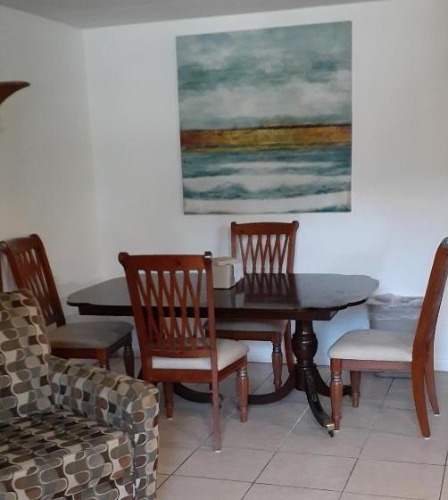 2 Bedroom Suite, Daytona Beach Hawaiian Inn