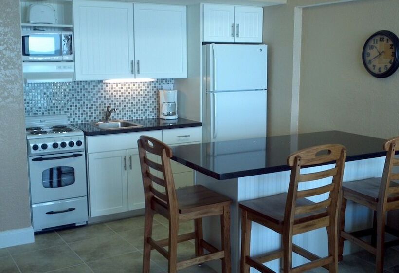سوییت با چشم‌انداز دریا, Daytona Beach Hawaiian Inn