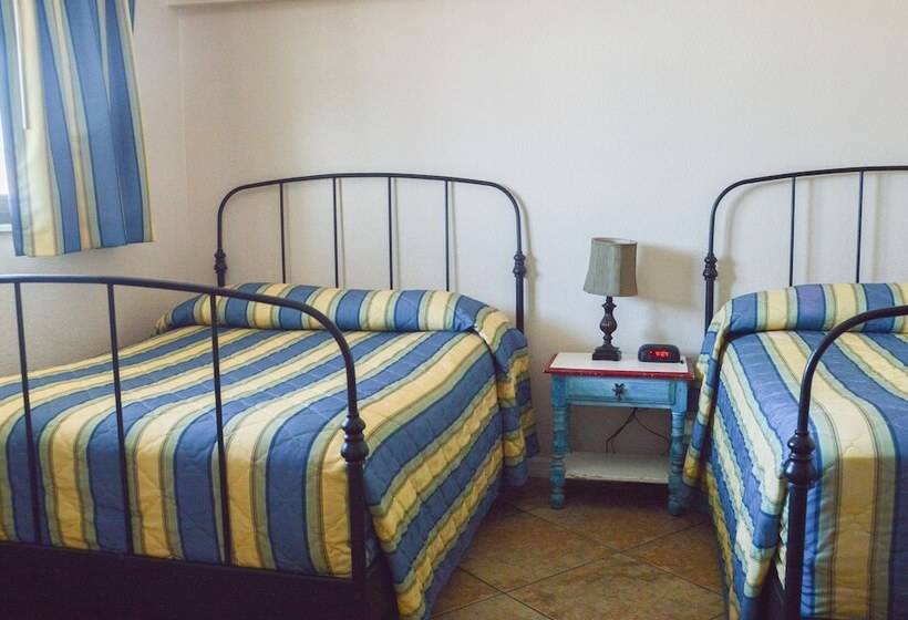 سوییت با چشم‌انداز دریا, Daytona Beach Hawaiian Inn