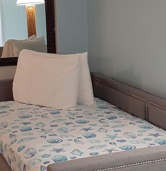 سوییت, Daytona Beach Hawaiian Inn