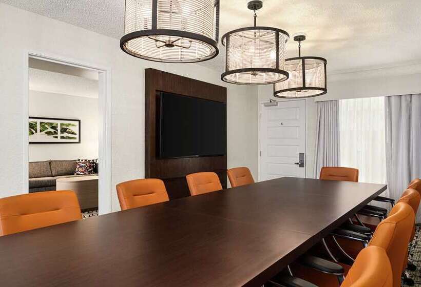 سوییت خانوادگی, Embassy Suites By Hilton Brunswick