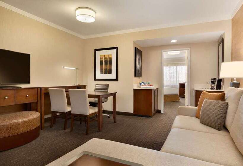 سوییت خانوادگی, Embassy Suites By Hilton Brunswick