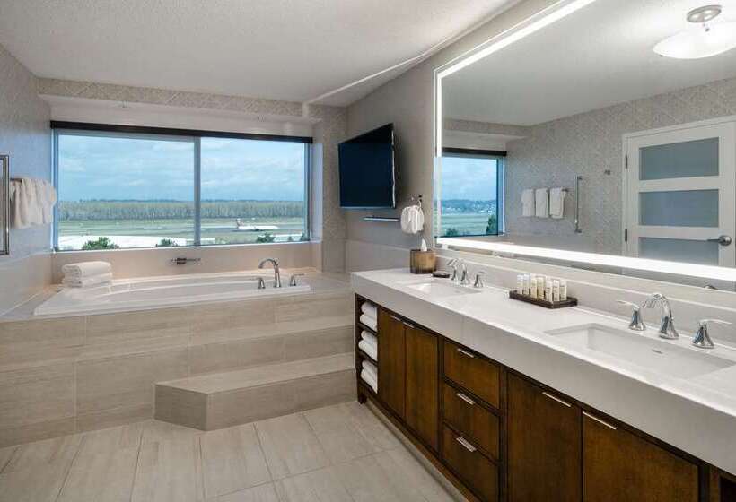 سوئیت با تخت بزرگ, Embassy Suites By Hilton Detroit Metro Airport