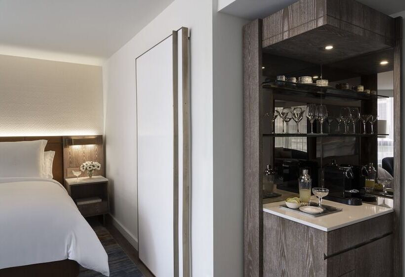 בקתה, Four Seasons Hotel Houston