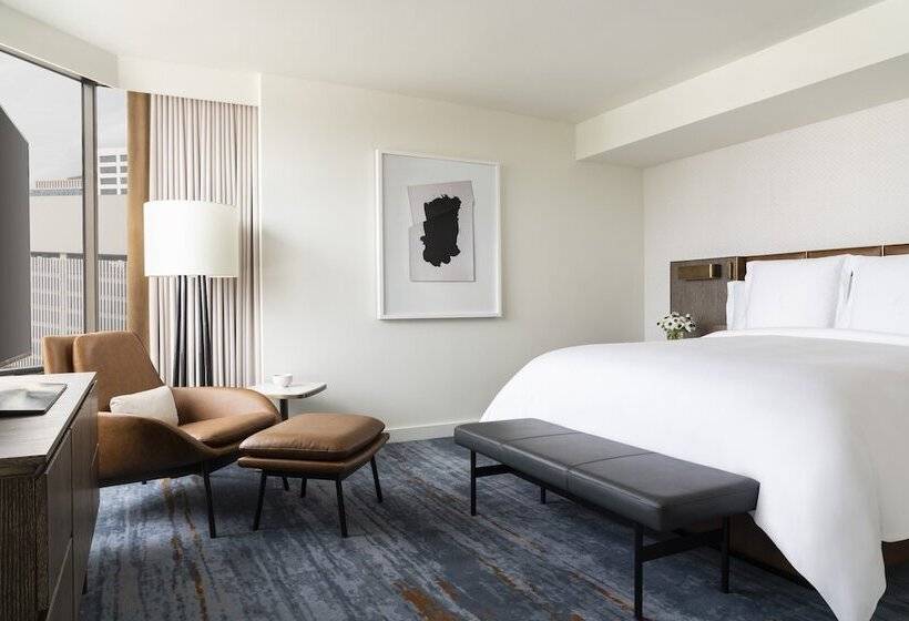 Suite Adapted for people with reduced mobility, Four Seasons  Houston