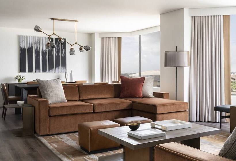 סוויטה מותאמת לאדם עם מוגבלויות, Four Seasons Hotel Houston