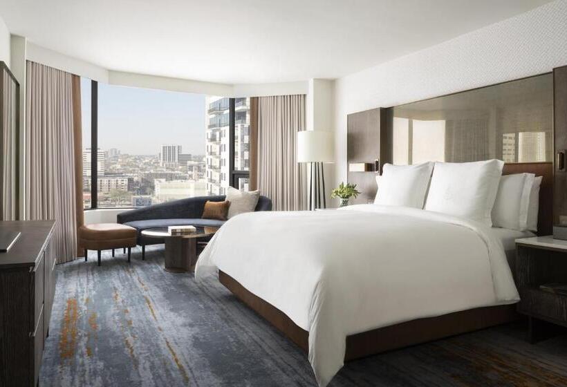 מיטת קינג בסוויטה, Four Seasons Hotel Houston