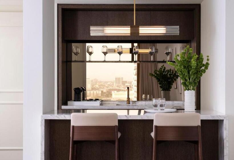 מיטת קינג בסוויטה, Four Seasons Hotel Houston