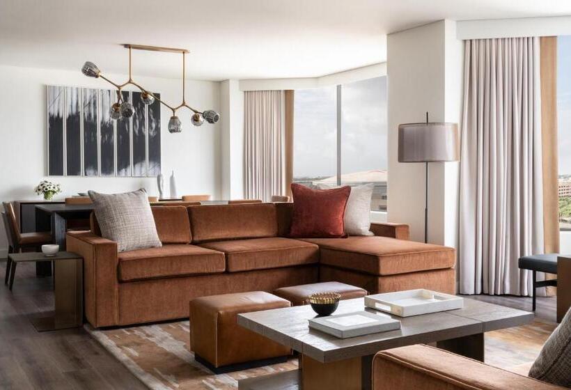 מיטת קינג בסוויטה, Four Seasons Hotel Houston