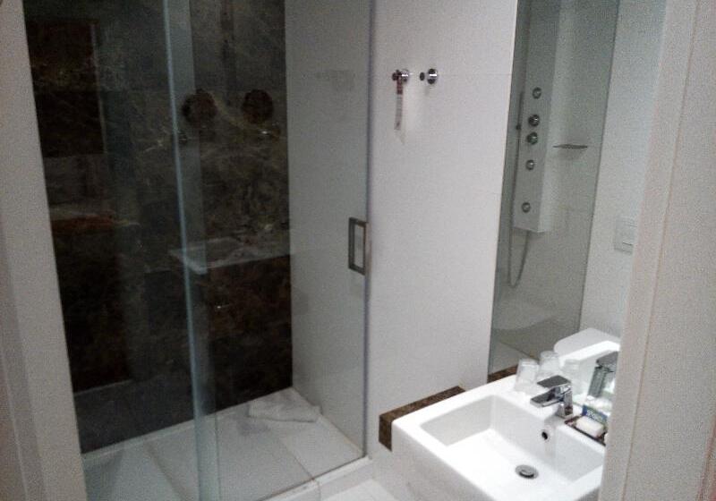 מיטת קינג בסוויטה, Four Seasons Hotel Houston