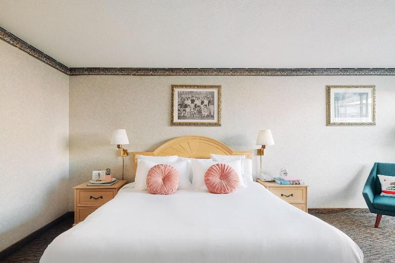 اتاق لوکس با تخت بزرگ, Glendale Express Hotel Los Angeles
