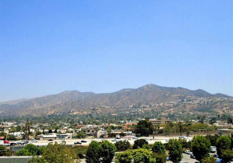 اتاق لوکس با تخت بزرگ, Glendale Express Hotel Los Angeles