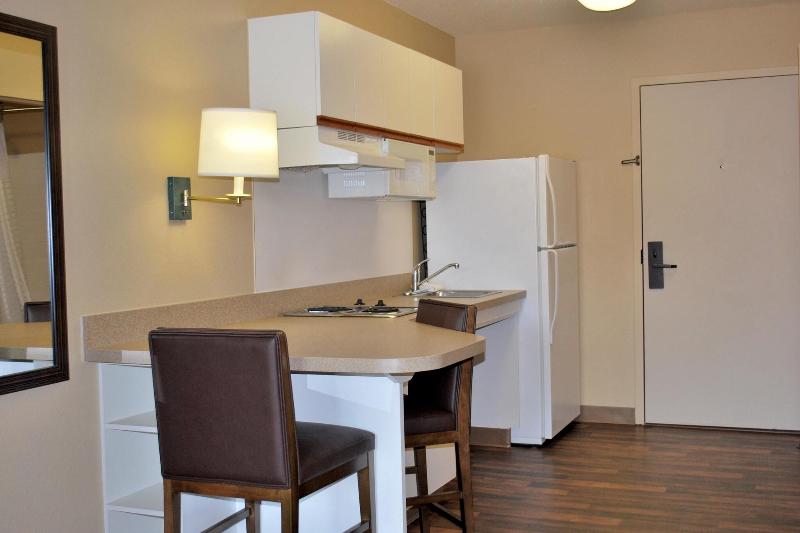 اتاق استاندارد با تخت بزرگ, Greentree Inn & Suites Phoenix Sky Harbor