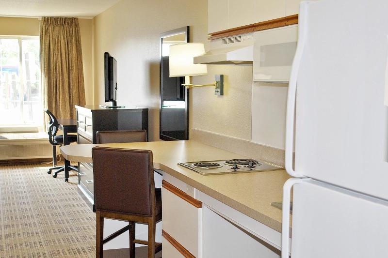 اتاق استاندارد با تخت بزرگ, Greentree Inn & Suites Phoenix Sky Harbor