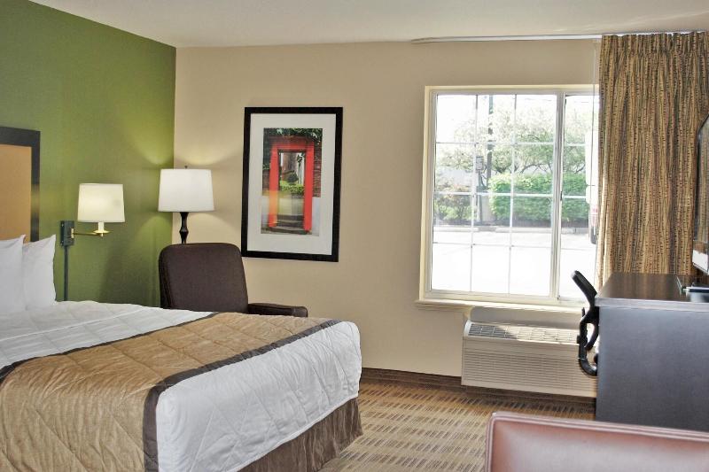 اتاق استاندارد با تخت بزرگ, Greentree Inn & Suites Phoenix Sky Harbor