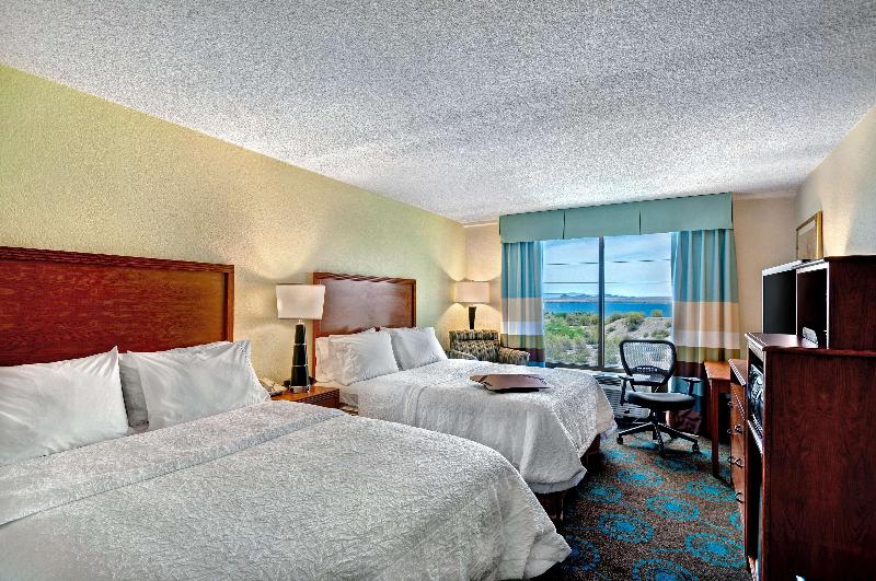 اتاق استاندارد با چشم‌انداز دریاچه, Hampton Inn Lake Havasu City