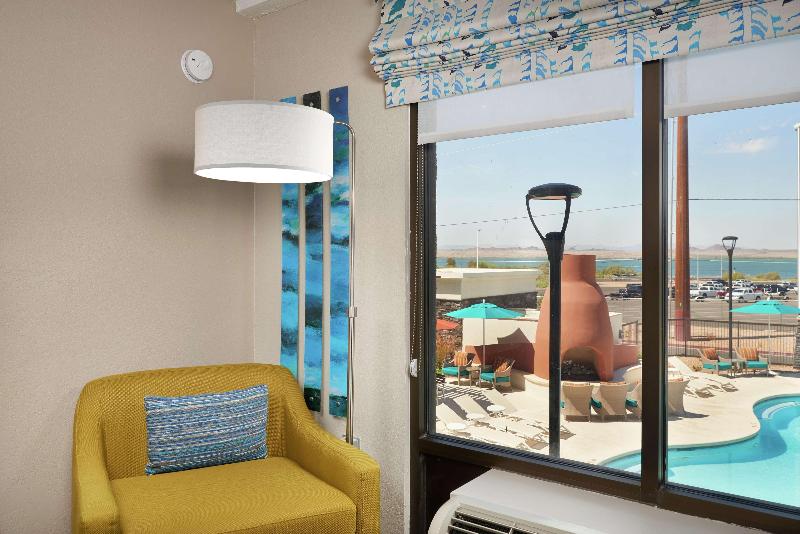 اتاق استاندارد با چشم‌انداز دریاچه, Hampton Inn Lake Havasu City