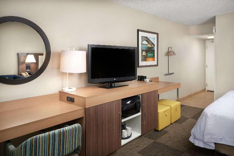 اتاق استاندارد با چشم‌انداز دریاچه, Hampton Inn Lake Havasu City