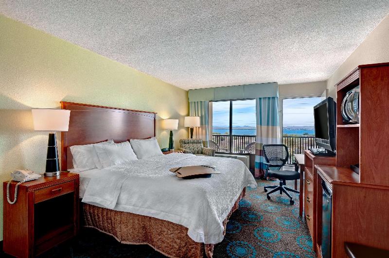 اتاق استاندارد با چشم‌انداز دریاچه, Hampton Inn Lake Havasu City