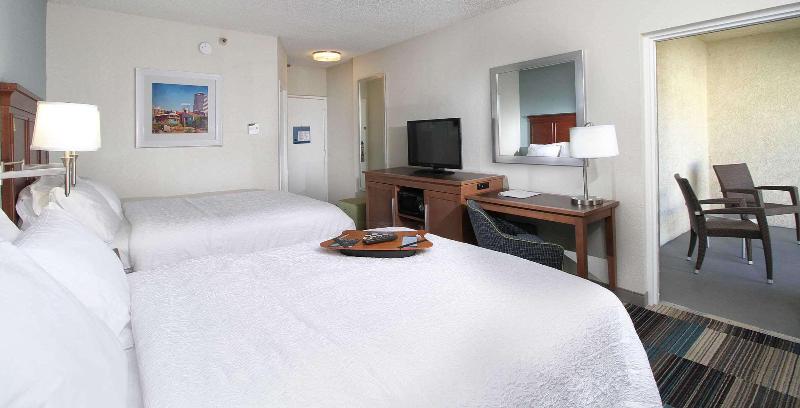 Standard Room with Balcony, Hampton Inn Tucsonairport