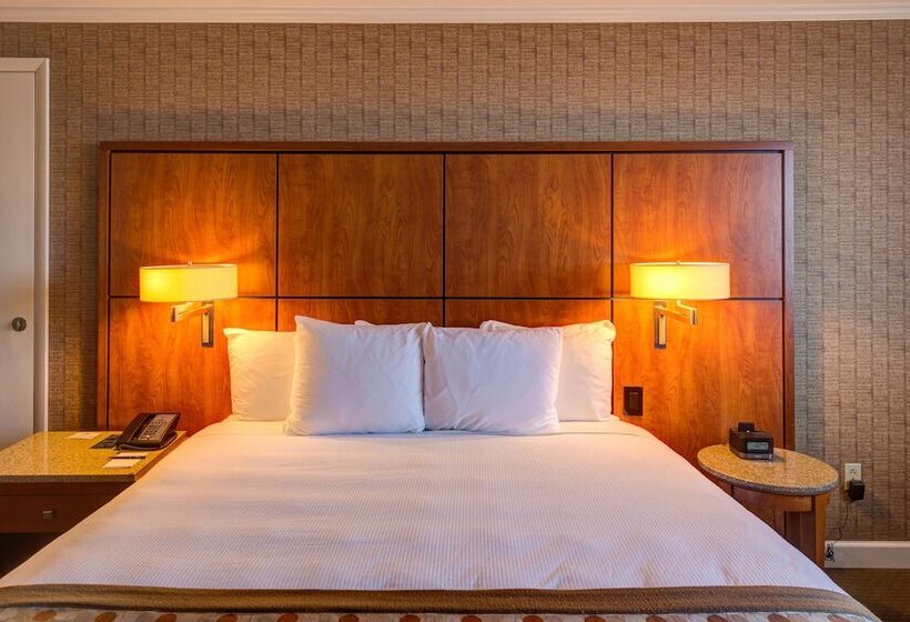 سوییت جونیور, Doubletree By Hilton Akron Fairlawn