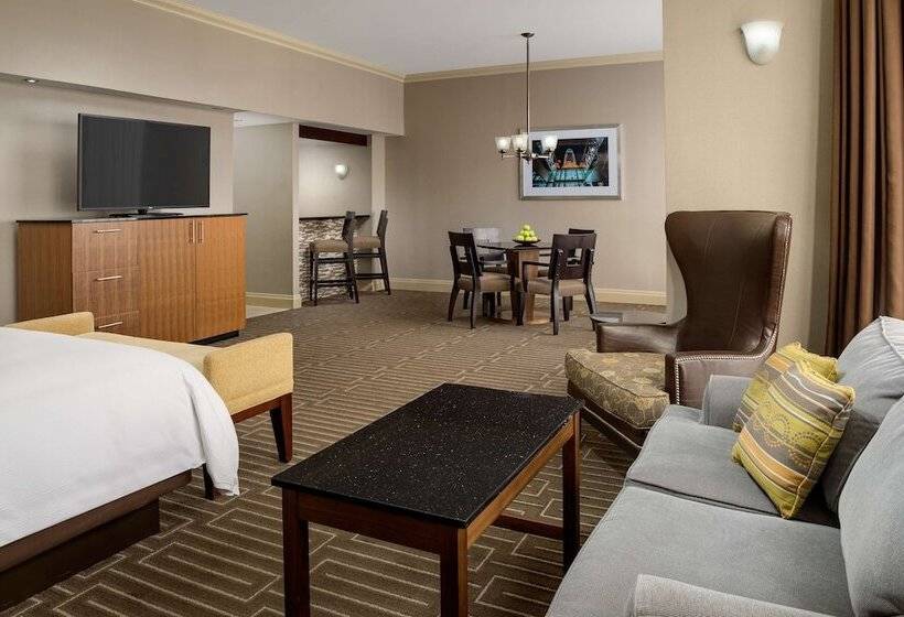 اتاق استاندارد با تخت دوبل, Hilton Charlotte University Place