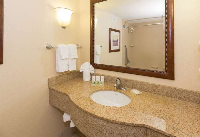 اتاق پرمیوم, Hilton Charlotte University Place