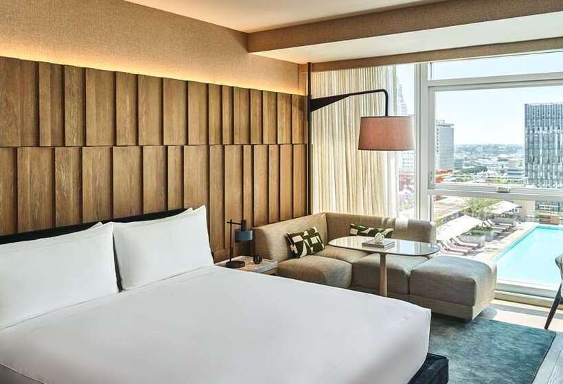 اتاق استاندارد با تخت بزرگ, Hilton Charlotte University Place