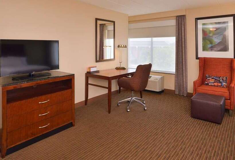 اتاق پرمیوم, Hilton Charlotte University Place