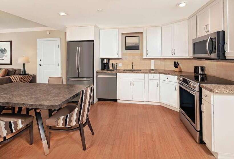 اتاق استاندارد با تخت بزرگ, Hilton Charlotte University Place