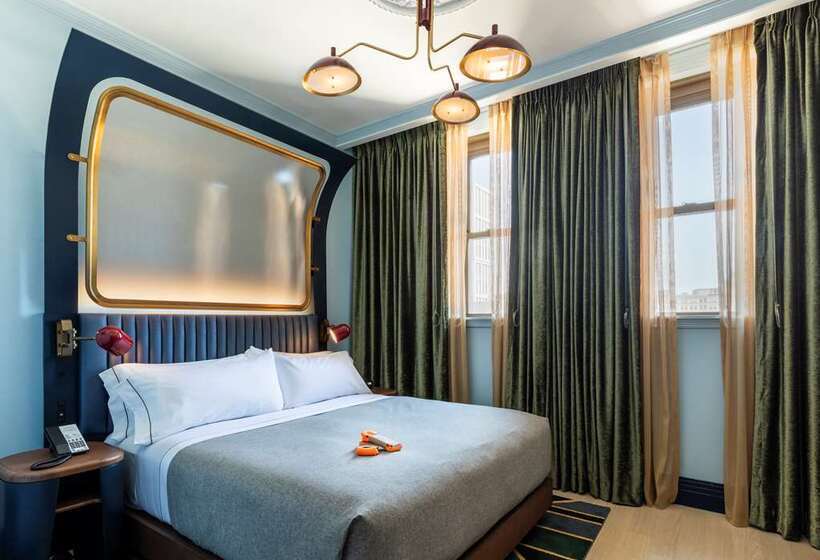 اتاق استاندارد با تخت بزرگ, Hilton Charlotte University Place