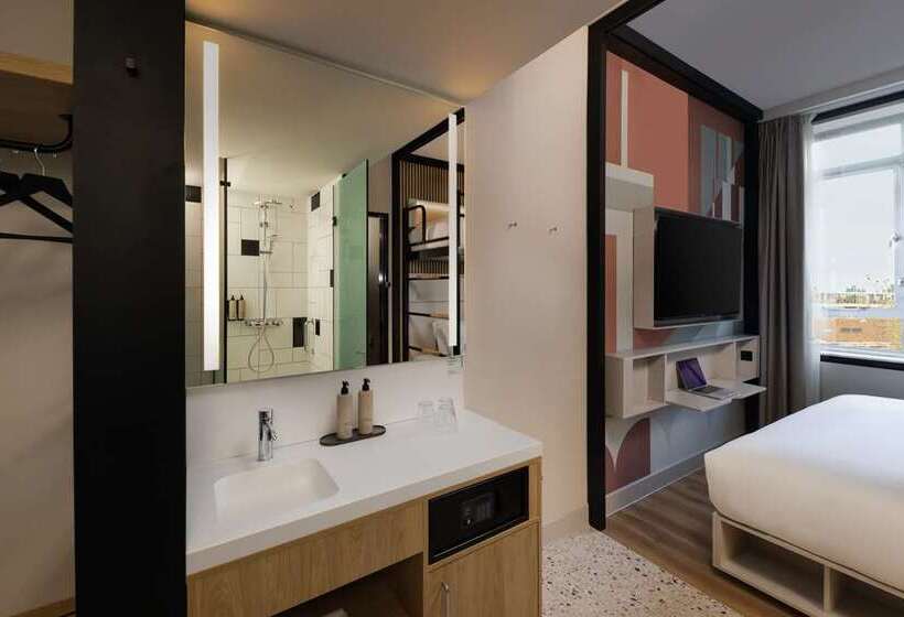 اتاق اجرایی با تخت بزرگ, Hilton Charlotte University Place