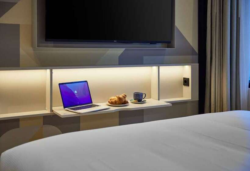 اتاق اجرایی با تخت بزرگ, Hilton Charlotte University Place