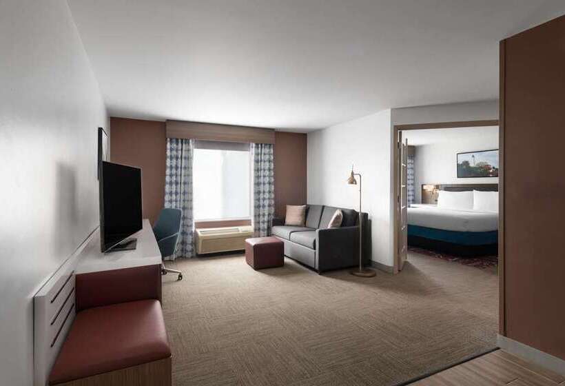 اتاق اجرایی با تخت بزرگ, Hilton Charlotte University Place