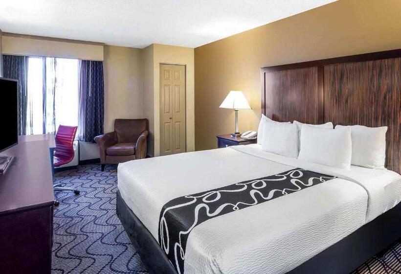 Standard Room, La Quinta Inn & Suites By Wyndham Oakland Airport Coliseum