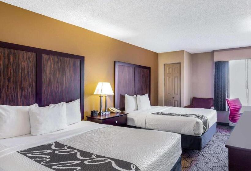 Standard Room, La Quinta Inn & Suites By Wyndham Oakland Airport Coliseum