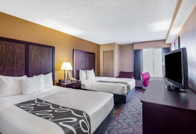 Standard Room, La Quinta Inn & Suites By Wyndham Oakland Airport Coliseum