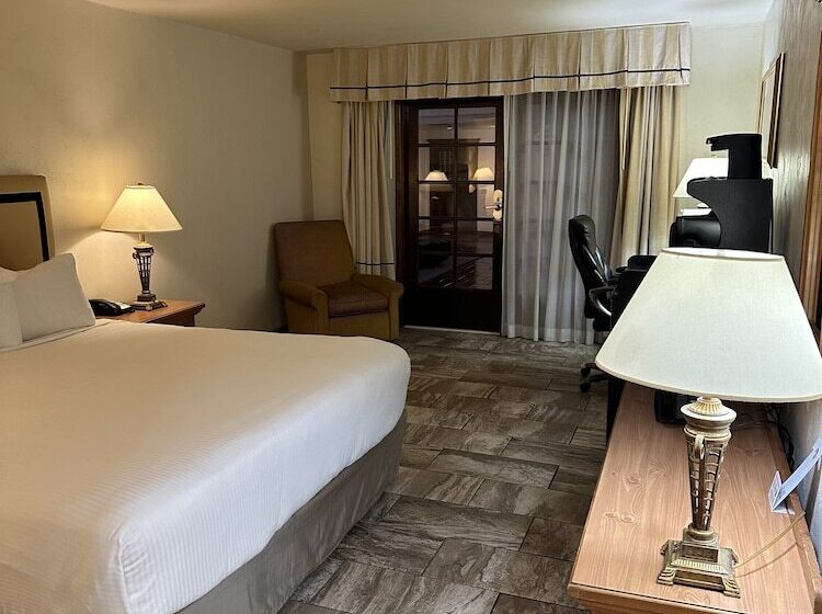اتاق لوکس, Ramada Hotel & Conference Center By Wyndham Las Cruces