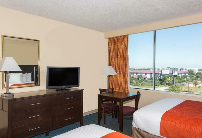 Quarto deluxe, Ramada By Wyndham Kissimmee Gateway