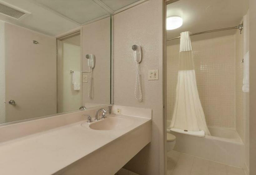 Quarto Standard para Deficientes, Ramada By Wyndham Kissimmee Gateway