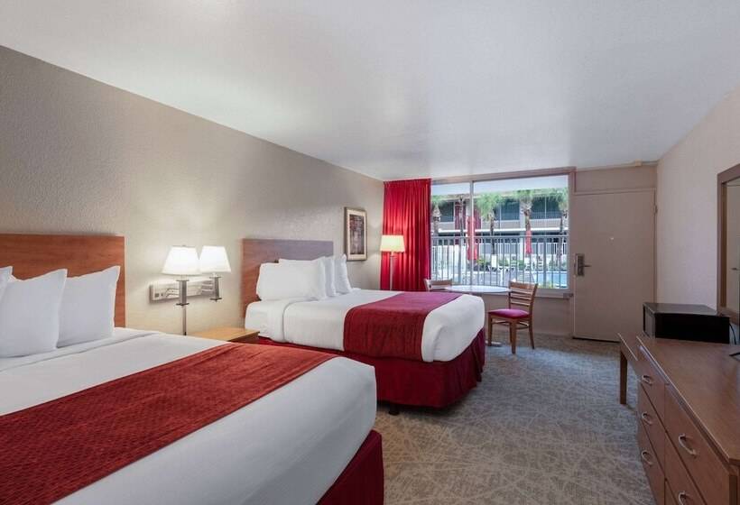 Deluxe Room Adapted for people with reduced mobility, Ramada By Wyndham Kissimmee Gateway