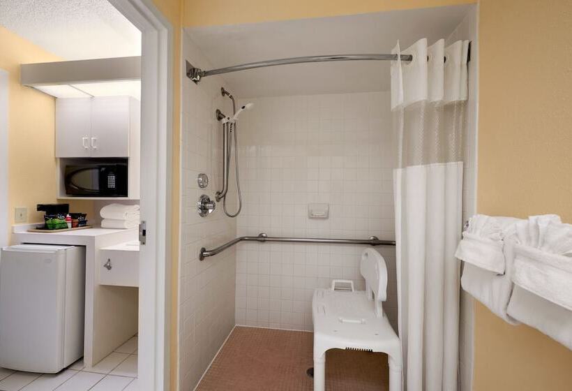 اتاق لوکس, Ramada By Wyndham Kissimmee Gateway   Free Theme Park Shuttle