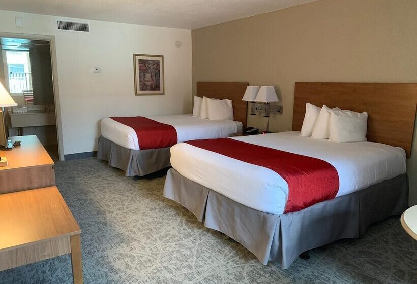 اتاق سوپریور با چشم‌انداز استخر, Ramada By Wyndham Kissimmee Gateway   Free Theme Park Shuttle
