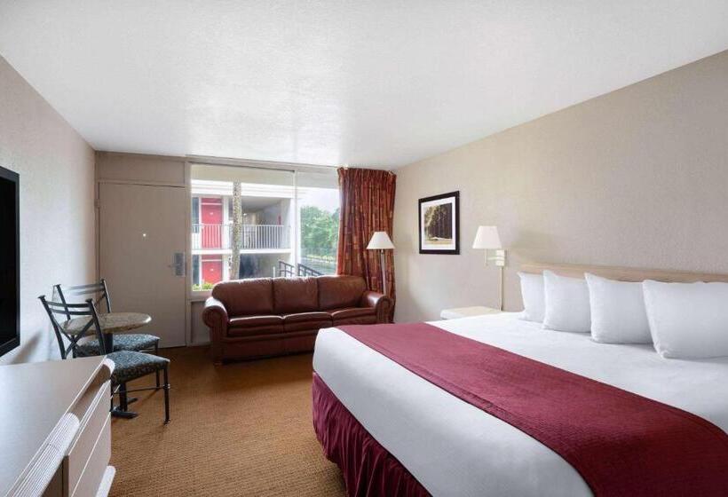 اتاق استاندارد با تخت بزرگ, Ramada By Wyndham Kissimmee Gateway   Free Theme Park Shuttle