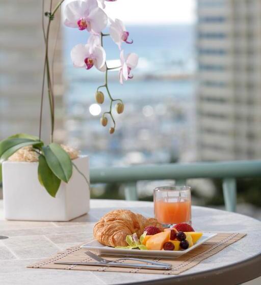 Deluxe Suite King Bed, Ramada Plaza By Wyndham Waikiki