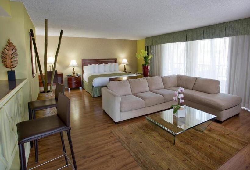 Deluxe Suite King Bed, Ramada Plaza By Wyndham Waikiki