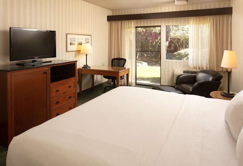 اتاق استاندارد با 2 تخت دوبل, Red Lion Hotel Bellevue