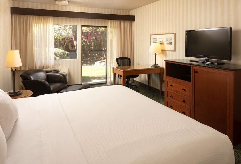 اتاق استاندارد با 2 تخت دوبل, Red Lion Hotel Bellevue