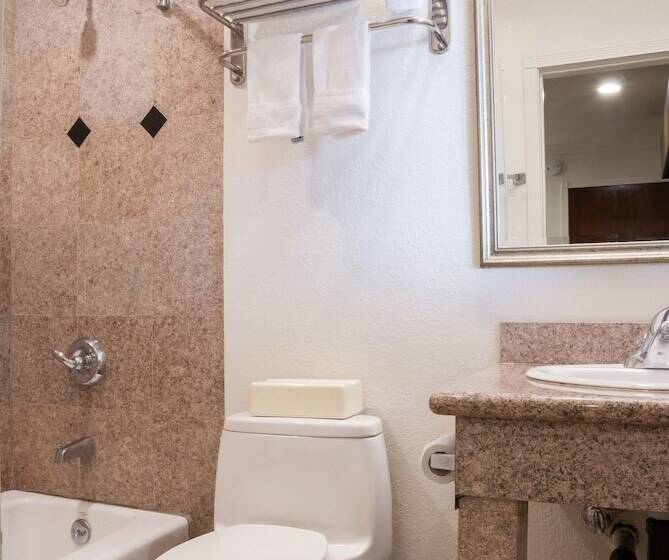 اتاق استاندارد با 2 تخت دوبل, Rodeway Inn & Suites Pacific Coast Highway