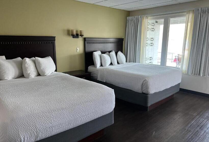 Superior room with lake view, The Georgian Resort